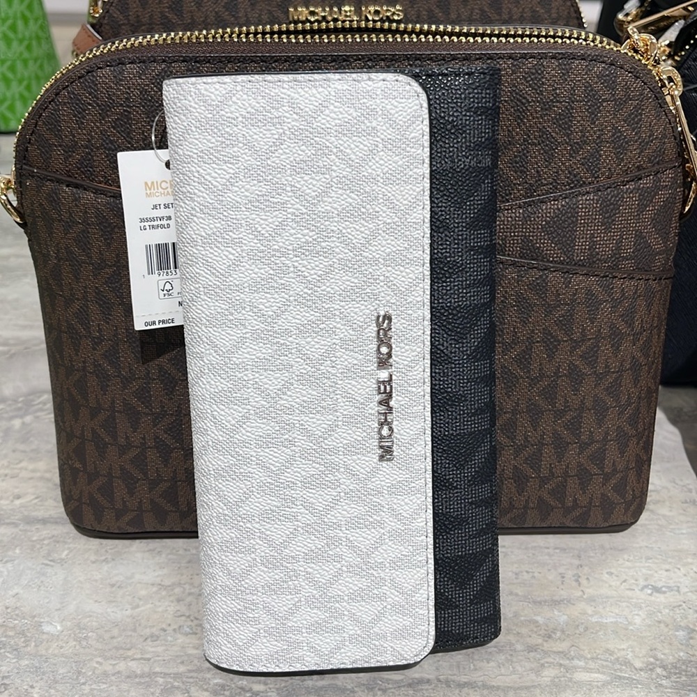 Michael Kors Jet Set Large Logo Trifold Wallet
Optic White Multi 
NWT - Picture 14 of 16